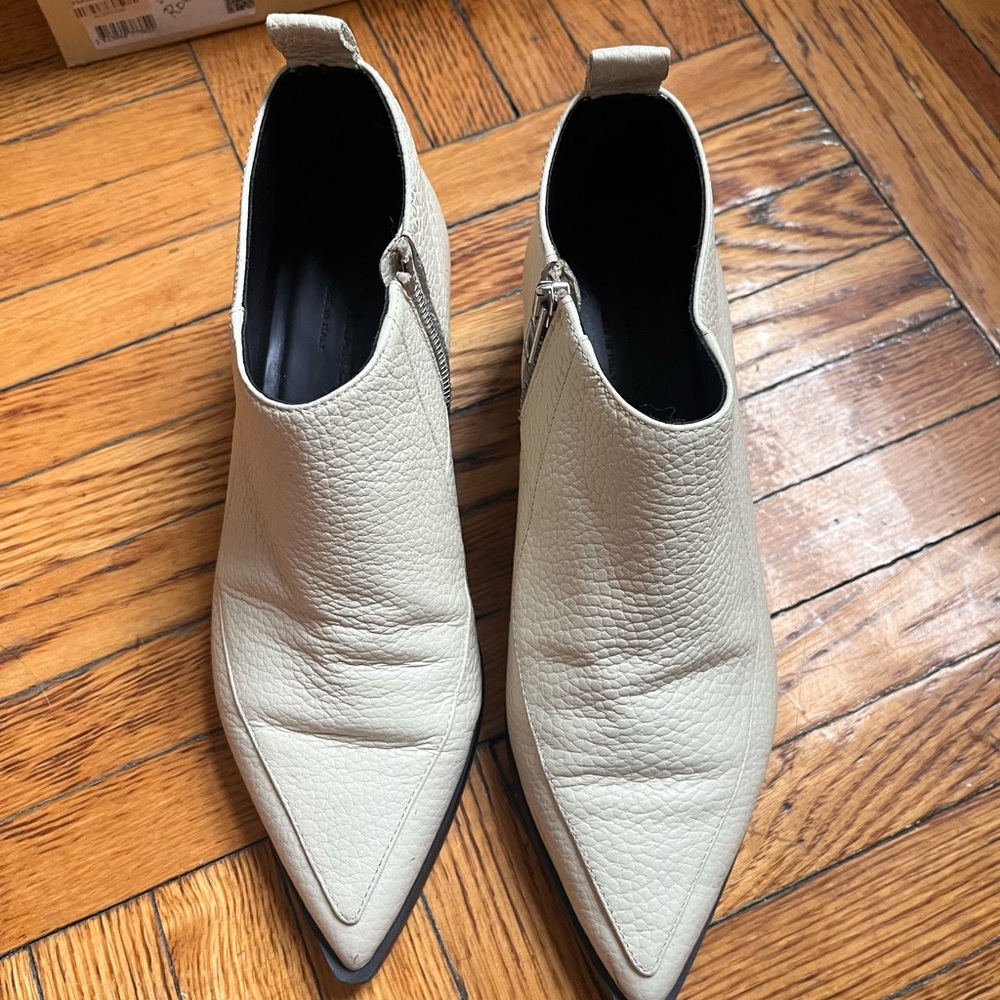 Everlane Cream Pebbled Leather Pointed Ankle Booties